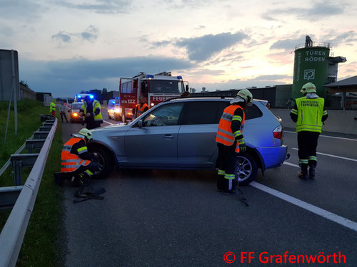 Feuerwehr; Blaulicht; FF Grafenwörth; PKW; Unfall; S5;