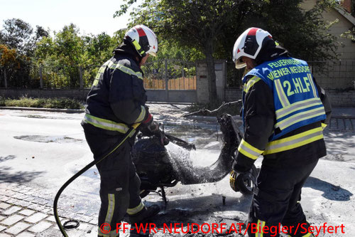 Feuerwehr, Blaulicht, FF Wiener Neudorf, Unfall, Moped, Vespa, Brand