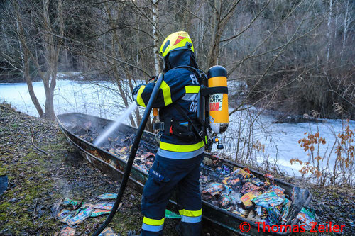 Feuerwehr; Blaulicht; BFV Knittelfeld; Großlobming; Boot; Brand;