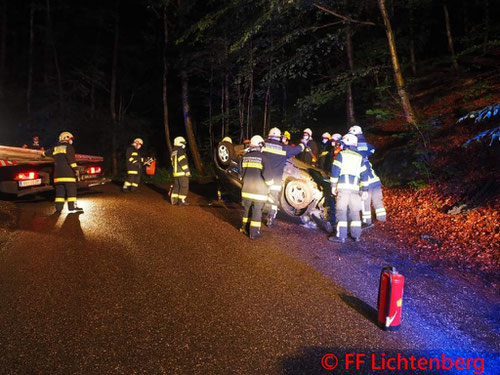Feuerwehr, Blaulicht, Sturm, Einsätze, Urfahr-Umgebung, Baum, Anhänger, Metallteile