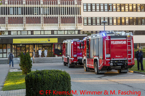 Feuerwehr; Blaulicht; FF Krems; Universitätsklinik; Elektrobrand;