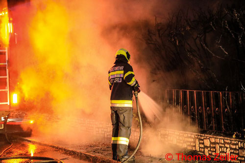 Feuerwehr; Blaulicht; BFV Knittelfeld; Brand; Hecke;