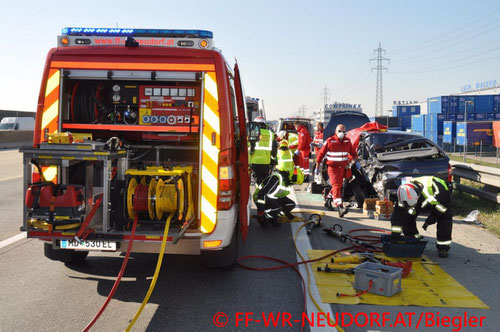 Feuerwehr; Blaulicht; FF Wiener Neudorf; Unfall; A2;