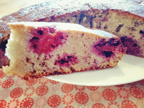 recette-gateau-tout-simple-et-tres-bon-amande-fruits-rouges-vin-blanc