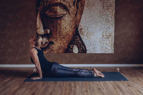 Übung im Yogaroom Ganesha