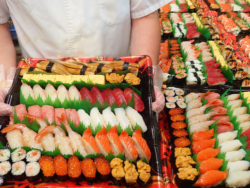 千代田区の霞が関へお届けしたお寿司です。中央官庁はお届け先までのセキュリティ度が高いですが、京山なら問題なくお届けできます。