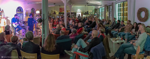 "Ausdrucksstark" waren Slammer und Musiker beim Wohltätigkeitsabend in der alten Malerschule - Foto: Roger Steen