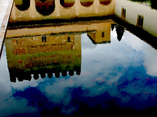 der Gebäude-Spiegelung im Myrtenhof