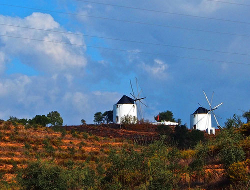 historische Windmühlen 