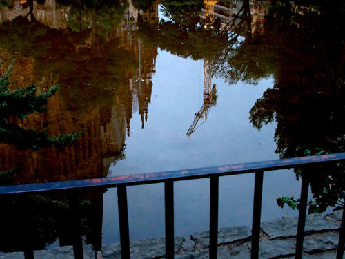 Spiegelung im Parkweiher gegenüber der Basilika