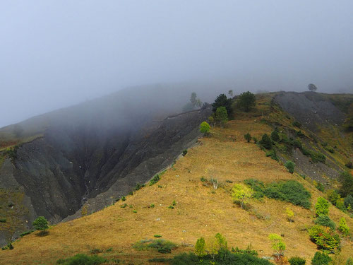 Berg-Kuppen noch im Nebel