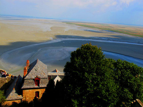 aus halber Höhe - der Blick hinaus auf die unendlich weite Watt-Landschaft des Ärmel-Kanals