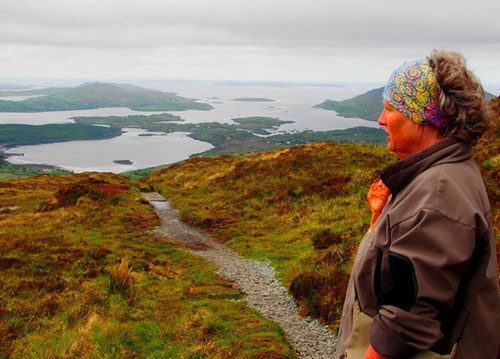 phänomenale Aussicht auf halber Höhe auf den Connemara National Park