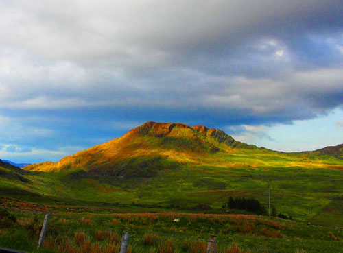 ein für uns namensloser Berg im Abendlicht