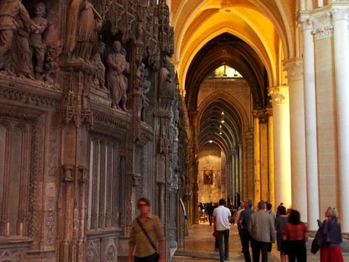 das Zentrum der Cathedrale befindet sich im Fußboden das Labyrinth von Chartres