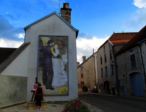 Im Renoir-Dorf wird auch auf der Strasse gemalt