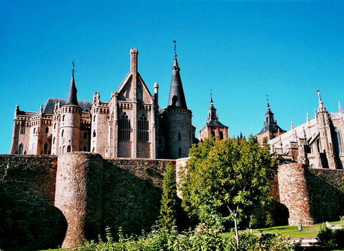 der neugotische Bischofs-Sitz von Astorga - erbaut von Gaudi 