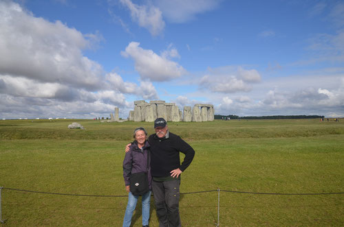 29.07.2015: Wir fuhren früh los, unser erstes Ziel „Stonehenge“ eine heilige prähistorische Stätte, deren Ausrichtung sich nach dem Lauf der Sonne richtet.