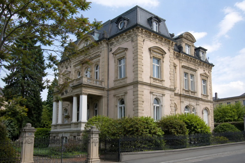 Denkmalgeschützte Villa in Bad Homburg mit historischer Fassade und Schieferdach