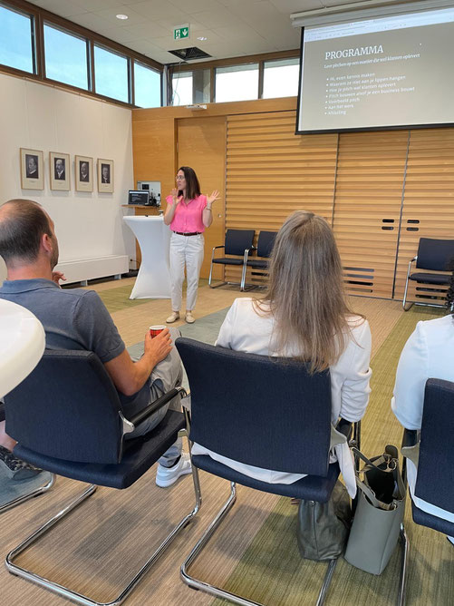 Workshop leer een pitch maken die klanten oplevert door Hande Yilmazkaya