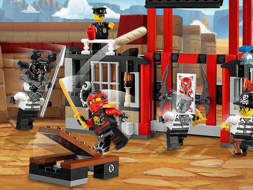 Die Besonderheit im Lego Paket 70591 ist einen Tischkatapult, der Brötchen losschleudert und ine Essnschlacht auslöst. Klappe beim Cockpit zum öffnen. 