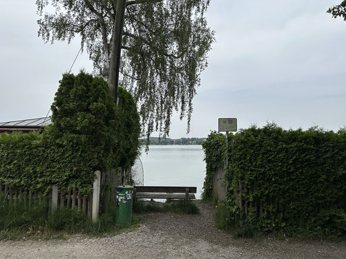 Fast lückenlos ist das Ufer in Privathänden - hier eine kleine Nische zum Verweilen und Genießen