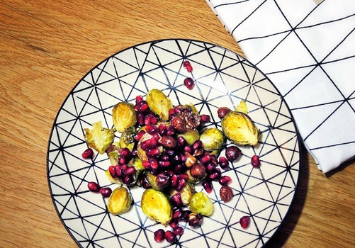 Kohlsprossen mit Haselnüssen & Granatapfel