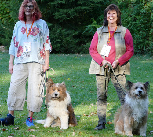 Foto: Michaela Hilburger. Mama Candy mit ihrer Tochter Toffifee von Werths Echte. Tanay hatte einen anderen Termin und Tiara-Finja ist leider läufig geworden.