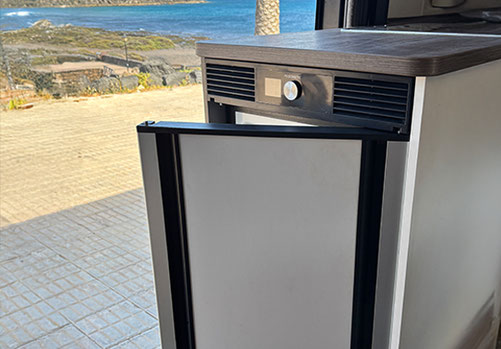 Absorber-Kühlschrank in Camper Van 2026