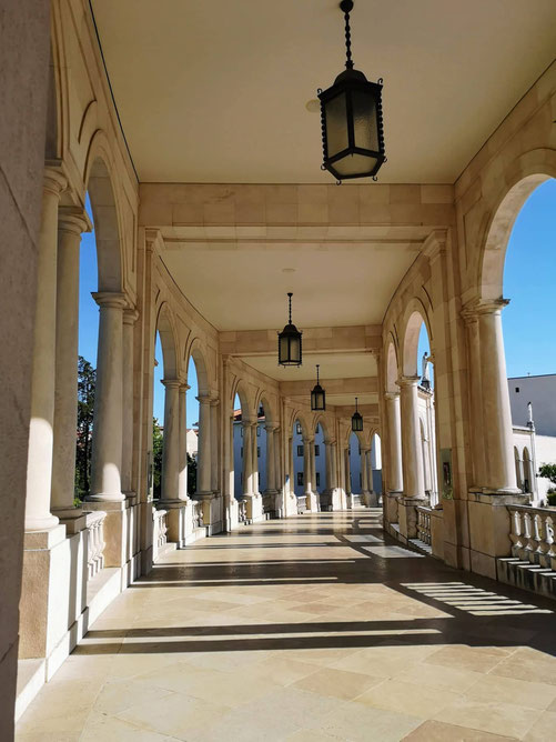Portogallo,  Fatima:  i portici della Basilica