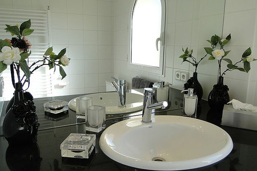 Badezimmer mit Fenster, Ferienwohnung Valencia