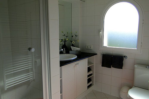 Duschbad der Ferienwohnung Valencia