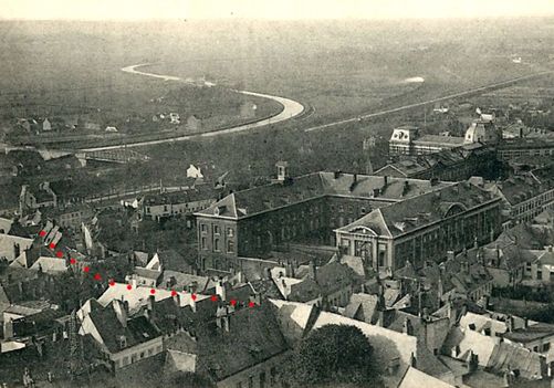 Vue d'une partie de la rue du Quevroy et vue de la rue des Gaillers (en pointillés rouges), vers 1907