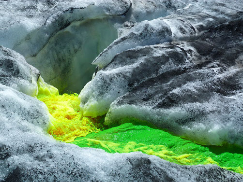 Tracer injection on the Plaine Morte Glacier, Switzerland