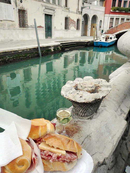 Panini Wein am Canale Venedig