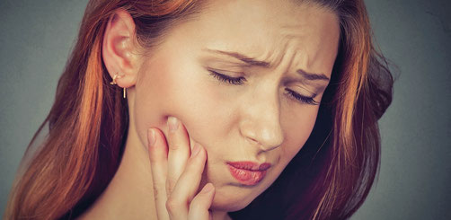 Symptomen Zähneknirschen, Tinnitus, Nackenschmerzen, Gesichtsschmerzen, Kopfschmerzen