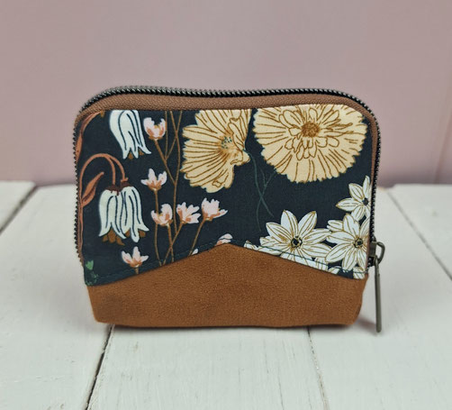 mini portefeuille zippé femme, porte-cartes minimaliste femme, tissu vert forêt fleuri, fabrication artisanale , idée cadeau original pratique 