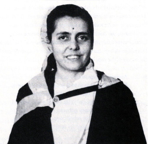 1954 : Najoo's graduation photo from Delhi University, Baccalaurate in Nursing ( Honours )