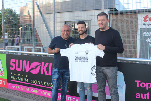 Samet Kanoglu, Vorsitzender Eddy Kaya und Trainer Patrick Wojwod. Bild: Aufm Platz