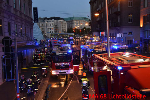 Feuerwehr, Blaulicht, Brand, Hotel in Leopoldstadt, Fünf Verletzte, Berufsfeuerwehr, Wien