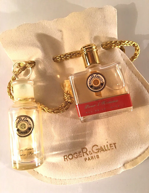 ROGER & GALLET - POCHON DE VOYAGE CONTENANT 2 MINIATURES : UNE POUR FEMME ET UNE POUR HOMME