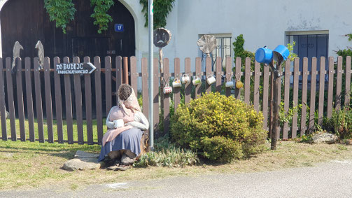 Eine tschechische Oma beim Frühstücks-Kaffee...