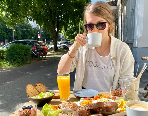 Frühstücken im plantbase Berlin