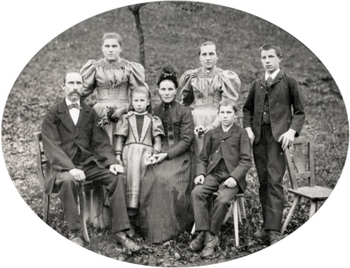 Familie Blasius Schmid-Brogle (Foto: J.W.Ochs, ca. 1900)