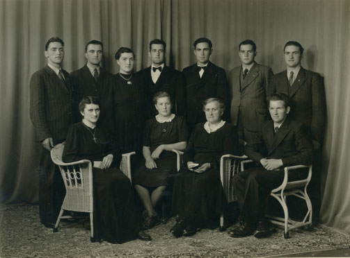 Familie Müller, Gregoris, im Fotoatelier A.Leoni in Laufenburg (1947)