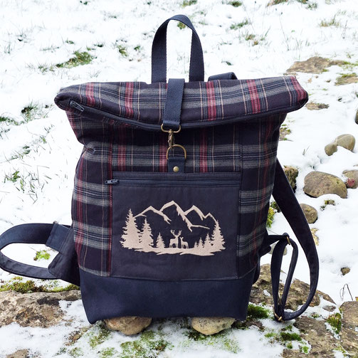 grand sac à dos homme, broderie montagnes et cerfs, tissu à carreaux, tartan écossais, faux cuir bleu marine, housse de protection pour ordinateur portable, nombreux rangements