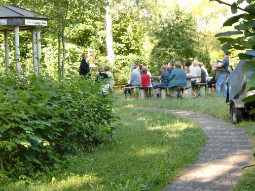 25.7.2010 ev. Maria-Magdalena Gemeinde feiert Gottesdienst an der Quelle