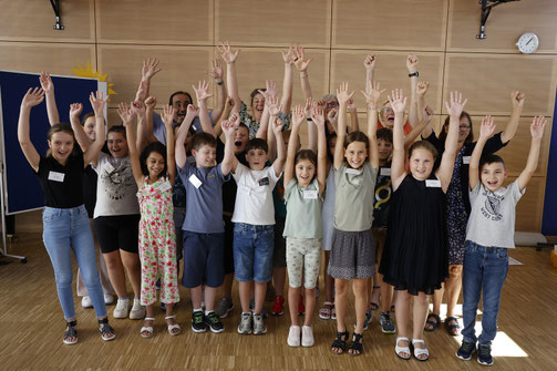 Die Stipendiatinnen und Stipendiaten der 5. Generation mit dem Diesterweg-Team. (Bildrechte: Bernd Georg / Die Bürgerstiftung Offenbach)