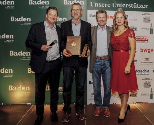  v.l. Holger Klein, Bruno Serrer, Josef Rohrer, Badische Weinkönigin Jessica Himmelsbach