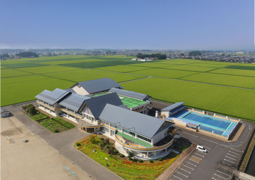 ラジコンヘリコプターで航空写真撮影した小学校